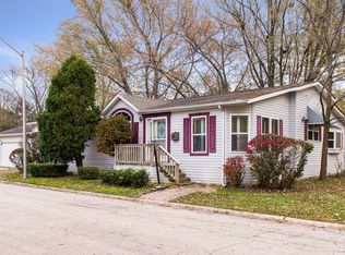 147 Bayview Rd, Elgin, IL 60123