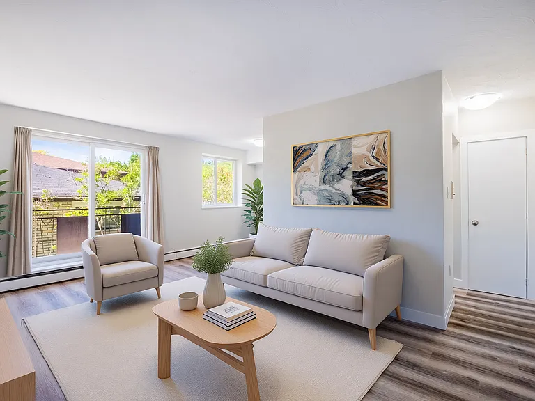 17 Cloverdale Ave #3 — Photo 2