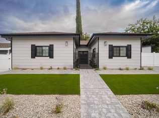 5550 Woodlake Ave, Woodland Hills, CA 91367