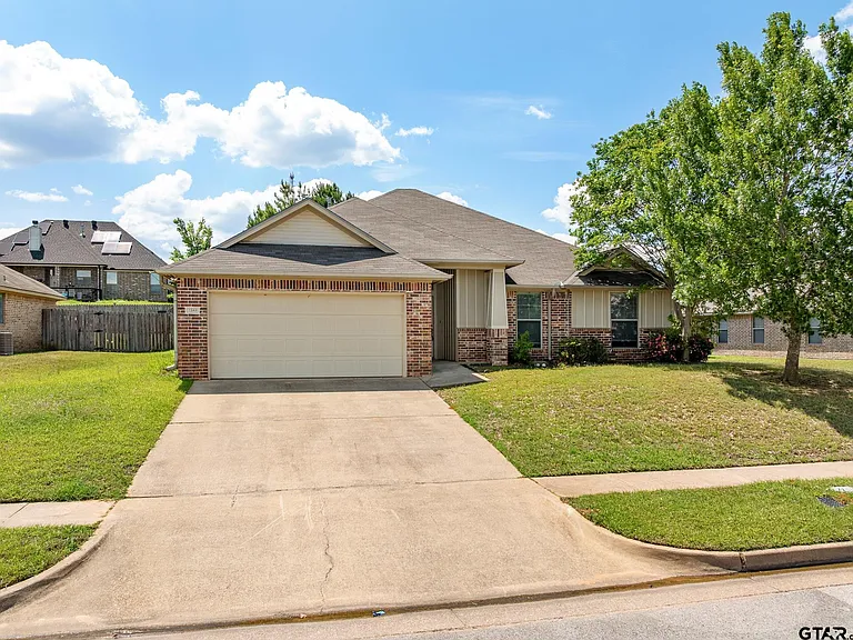 7343 Rockpoint Ln — Photo 2
