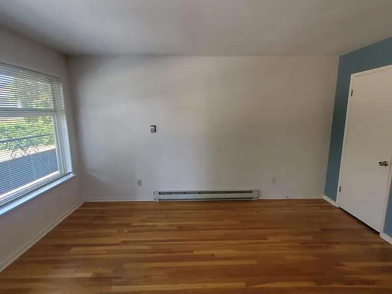 1201 NE 52nd St #8 — Photo 11