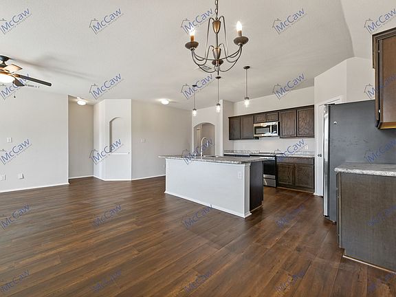 4th image of 227 Clydesdale St