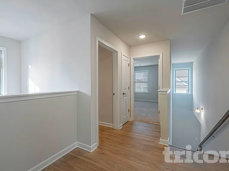 210 Margrave Dr — Photo 9