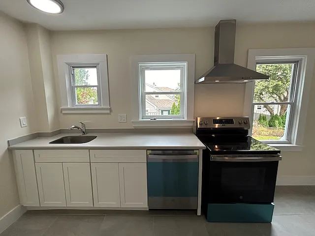 Renovated kitchen - 14 Trumbull St #1