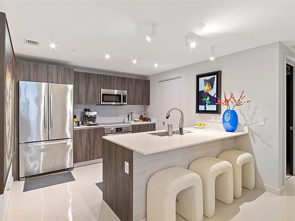 3rd image of 488 NE 18th Street #2010