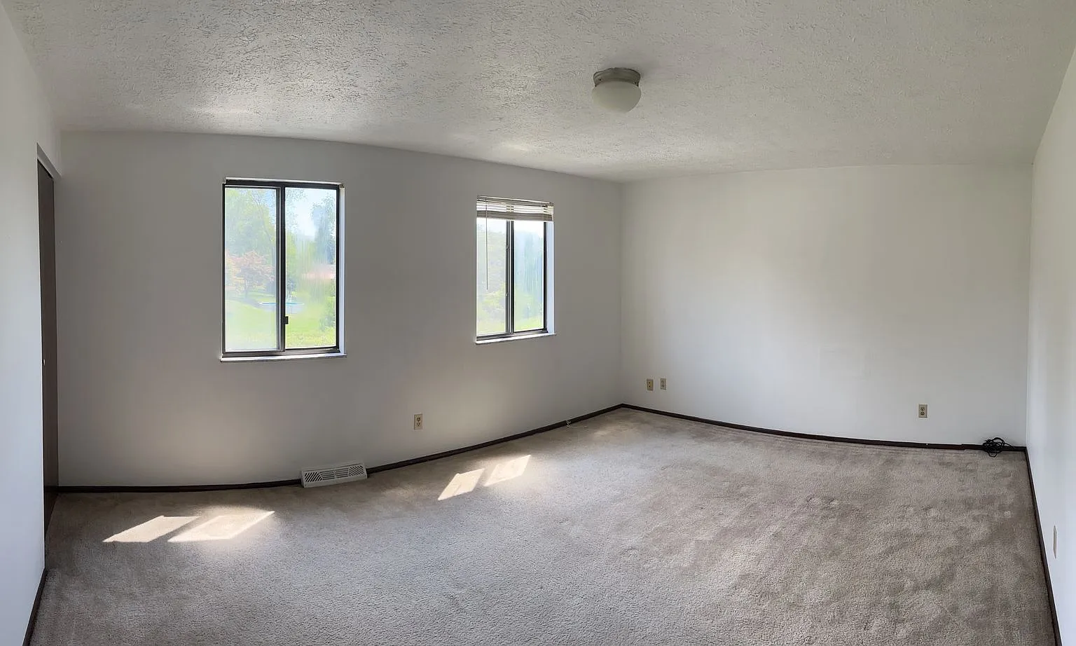 2 Bedroom 1 Bathroom Townhouse in Shaler — Photo 4