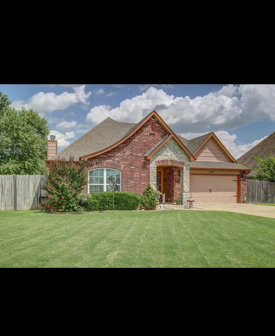 1413 S Lions Ave — Photo 3