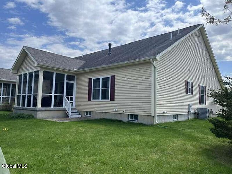 2nd image of 35 Beekman Place