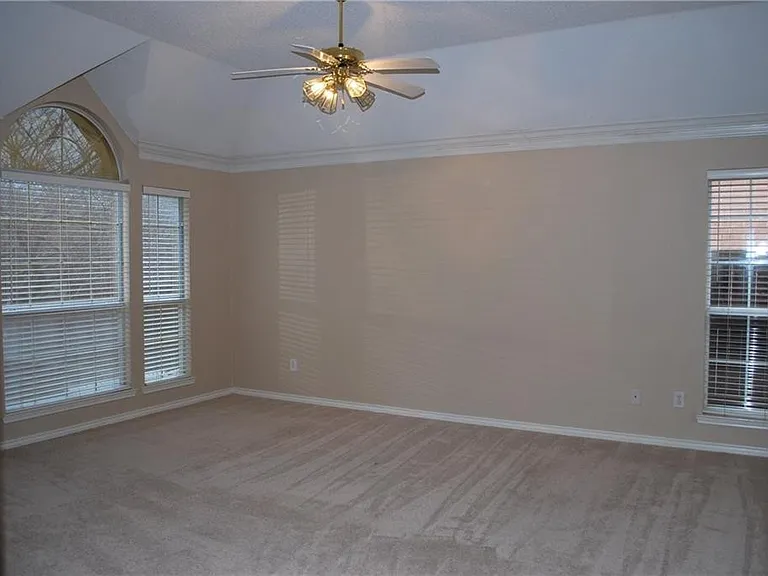 2685 Hillside Dr — Photo 7