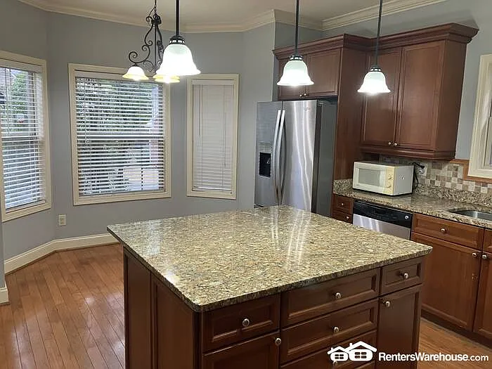 191 Castlehill Dr — Photo 3