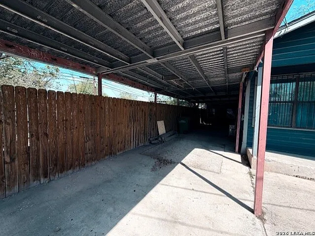 321 Huntington — Photo 4
