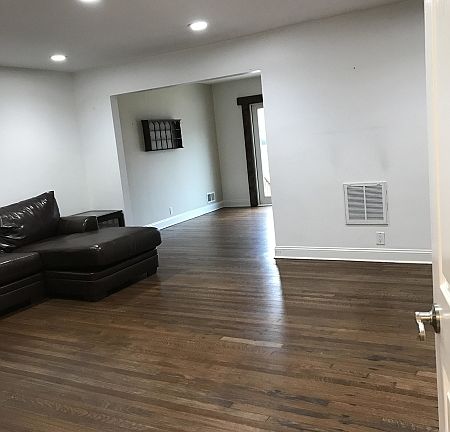 3rd image of 5 Fernwood Ter