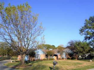 104 Chippewa Cv, Lake Kiowa, TX 76240