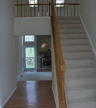 Entry Hall w/FamRoom in back