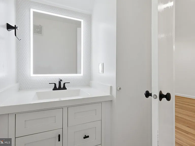 465 Hampton Ct #115 — Photo 13