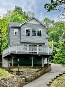 424 Lakeside Blvd, Hopatcong, NJ, 07843