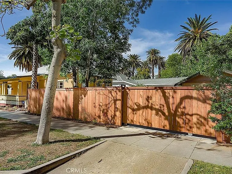3894 Pine St — Photo 4