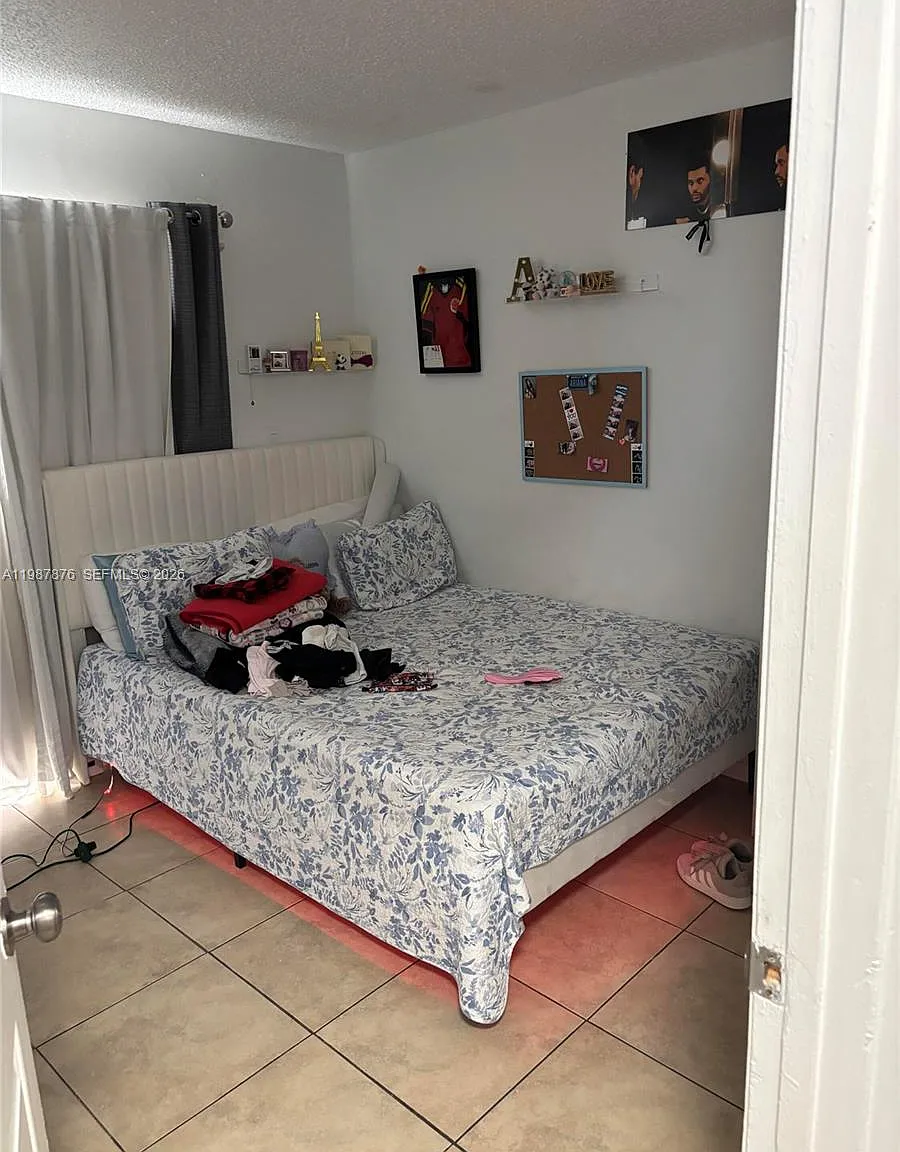 Clairemont Village Condo — Photo 4