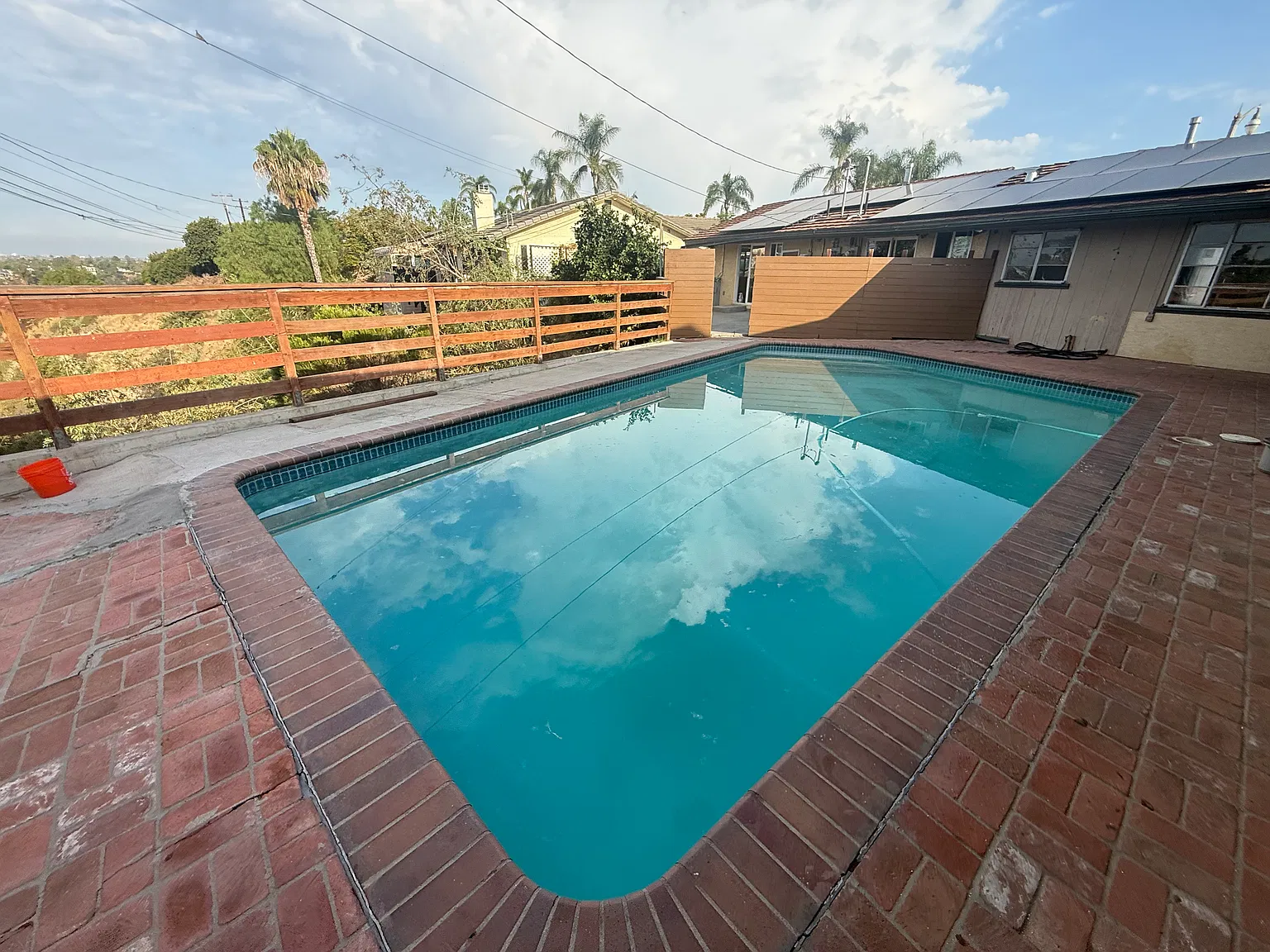 7 bed, 3.5 bath, 2766 sqft, $12,200 — Photo 2