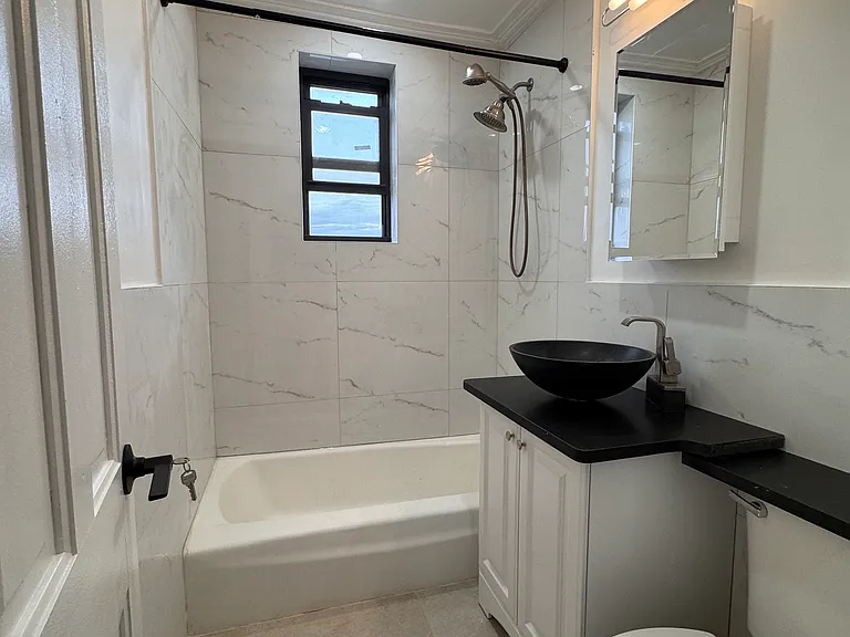 3255 Randall Ave — Photo 7