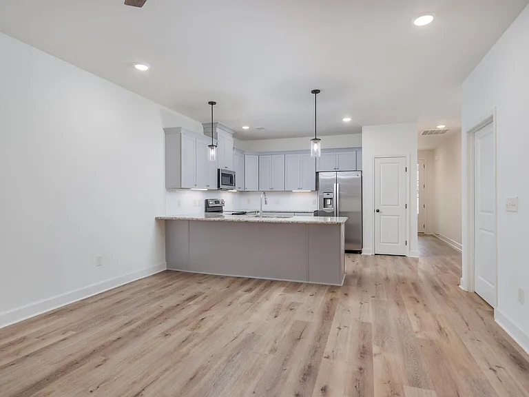 801 Stonebrook Ln — Photo 8