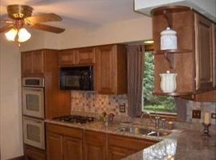 7803 Carriage Dr, Crystal Lake, IL 60012