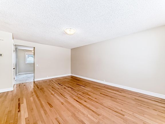 5th image of 2131 Oak St #92