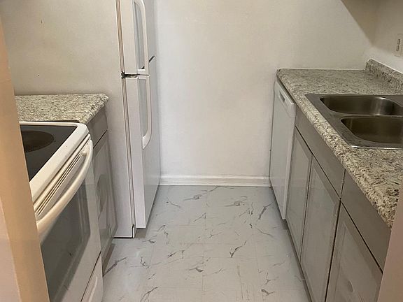 5th image of 900 E Ocean View Ave