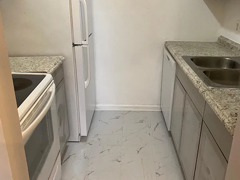 900 E Ocean View Ave — Photo 5