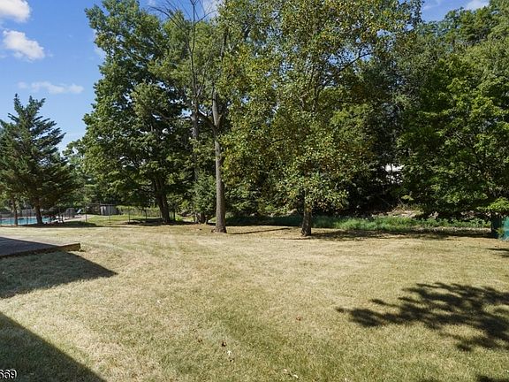 2nd image of 49 Knollwood Dr