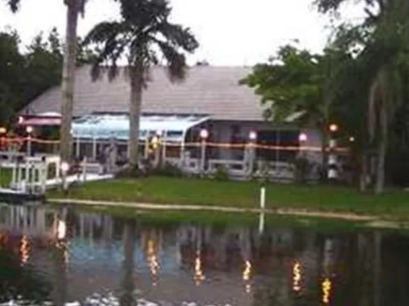 16393 NW 11th St, Pembroke Pines, FL 33028