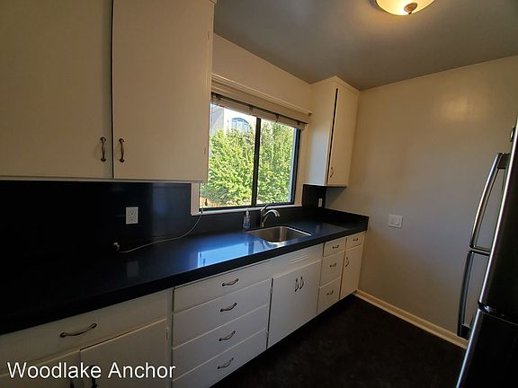 4th image of 1427 Jasmine St #8945975