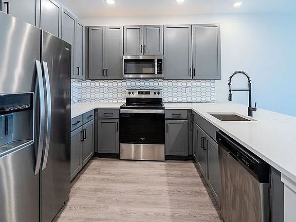 4th image of 173B Morris St #209