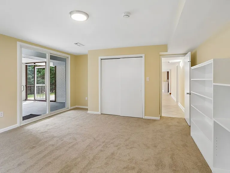 3303 Shirley Ln — Photo 32