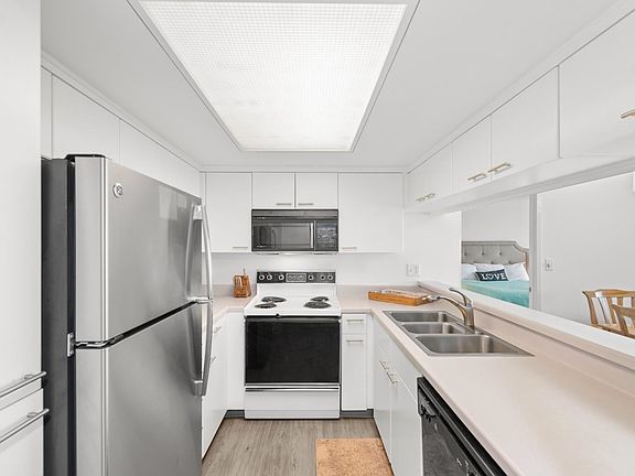 4th image of 9820 Queensway Blvd. #1501
