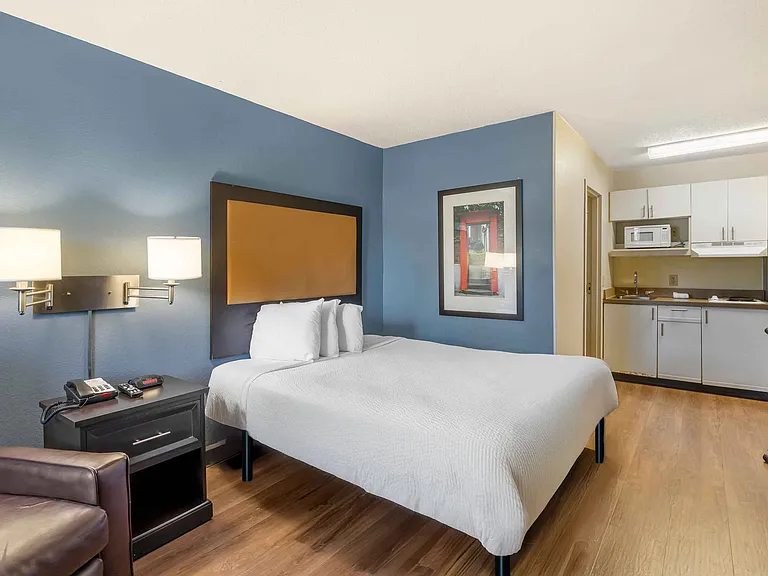 Studio Suite - 1 Queen Bed