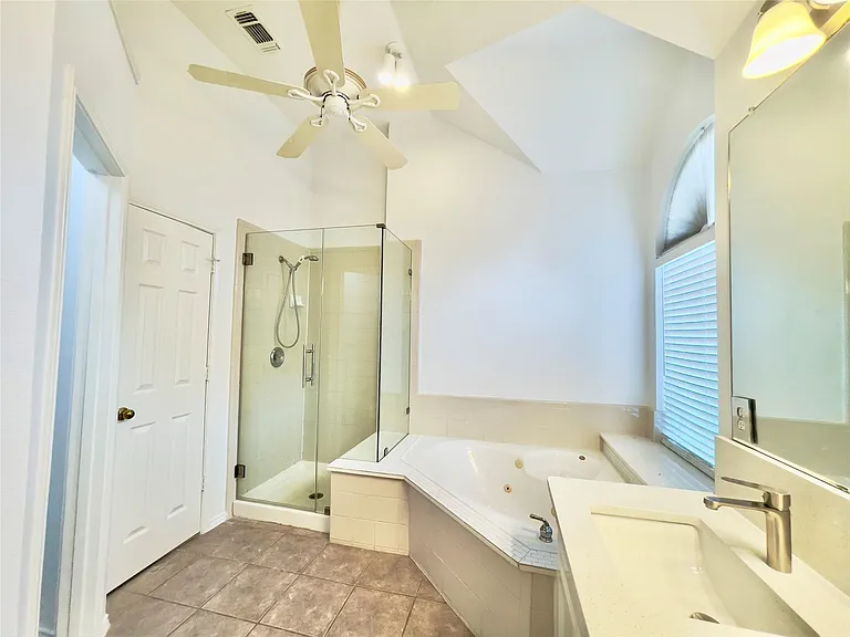 11002 Tree Shadow Ln — Photo 32
