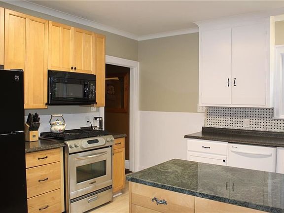 4th image of 1072 E Lovejoy St