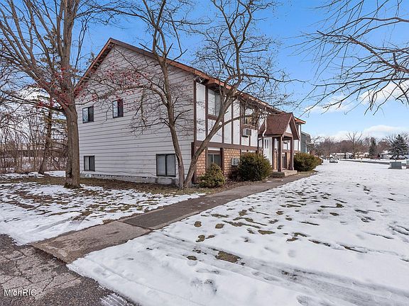 2nd image of 855 Hardwick Dr SE