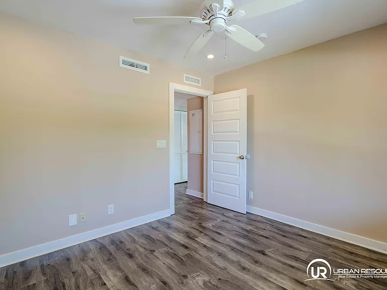 2400 NE 26th St #8 — Photo 12