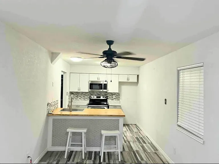 300 Poplar St — Photo 3