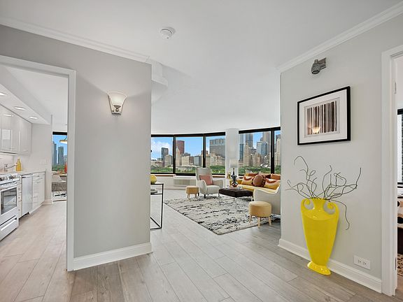 2nd image of 155 N Harbor Dr APT 813