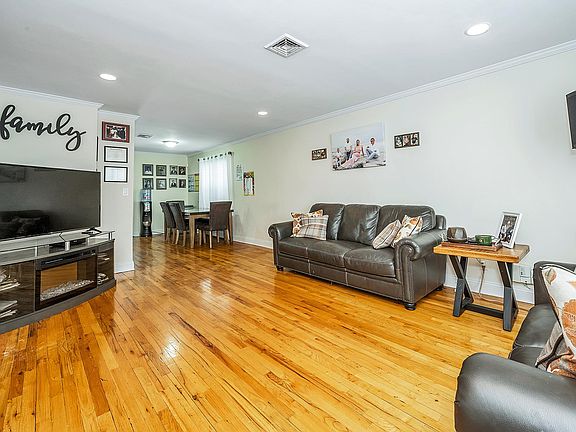 4th image of 2869 Schley Ave