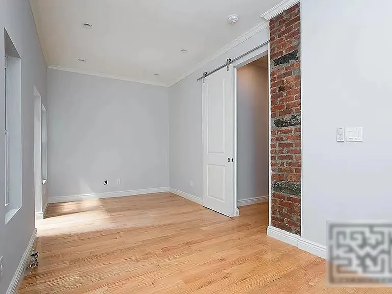 202 S 2nd St #1B — Photo 6