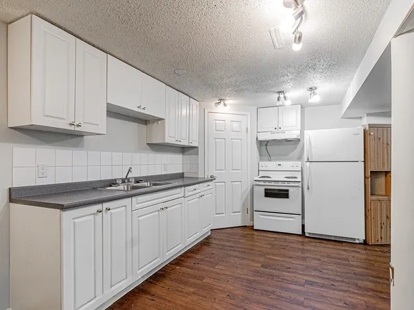1207 16th St NE #B, Calgary, AB T2E 4S7