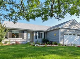 699 Windemere Ln, Carol Stream, IL 60188