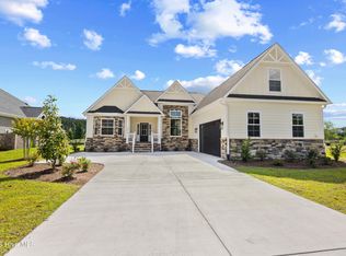 9379 Old Salem Way NW, Calabash, NC 28467