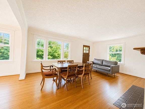3rd image of 11711 82nd Avenue S