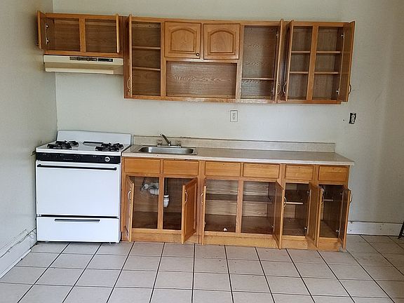 3rd image of 52 Quinn St #2