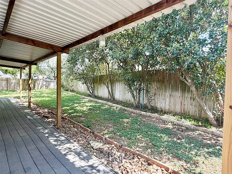 17407 Chamberlain Dr — Photo 26